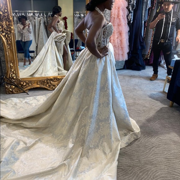 Gorgeous Evening/Wedding dress by RyanandWalter - Picture 2 of 8